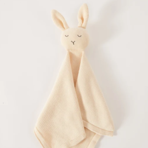Organic cotton knit baby comforter with a sleepy bunny and bear design.