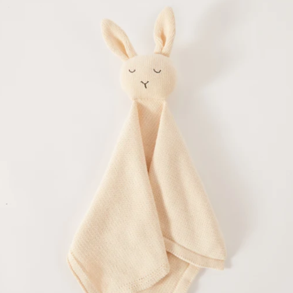 Organic cotton knit baby comforter with a sleepy bunny and bear design.
