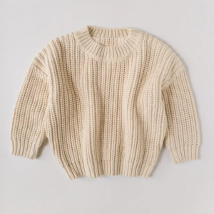 Soft and cozy chunky knit blanket, perfect for home decor and warmth.